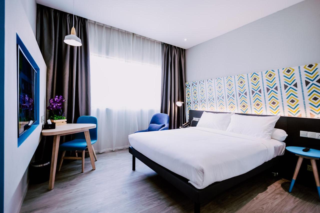 ホテル Ibis Styles コタバル エクステリア 写真