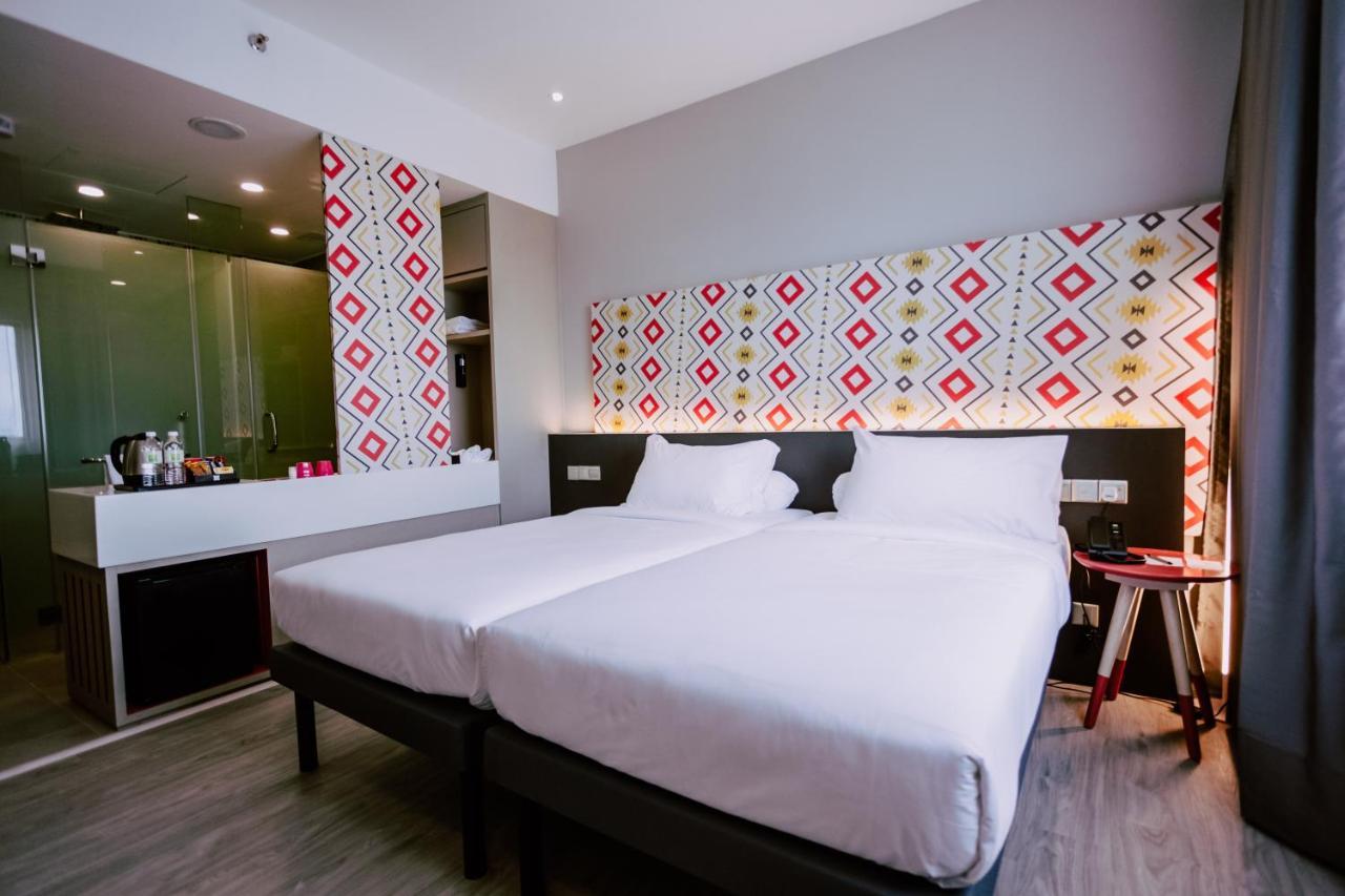ホテル Ibis Styles コタバル エクステリア 写真