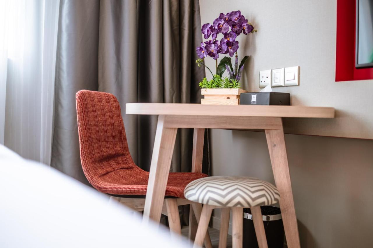 ホテル Ibis Styles コタバル エクステリア 写真