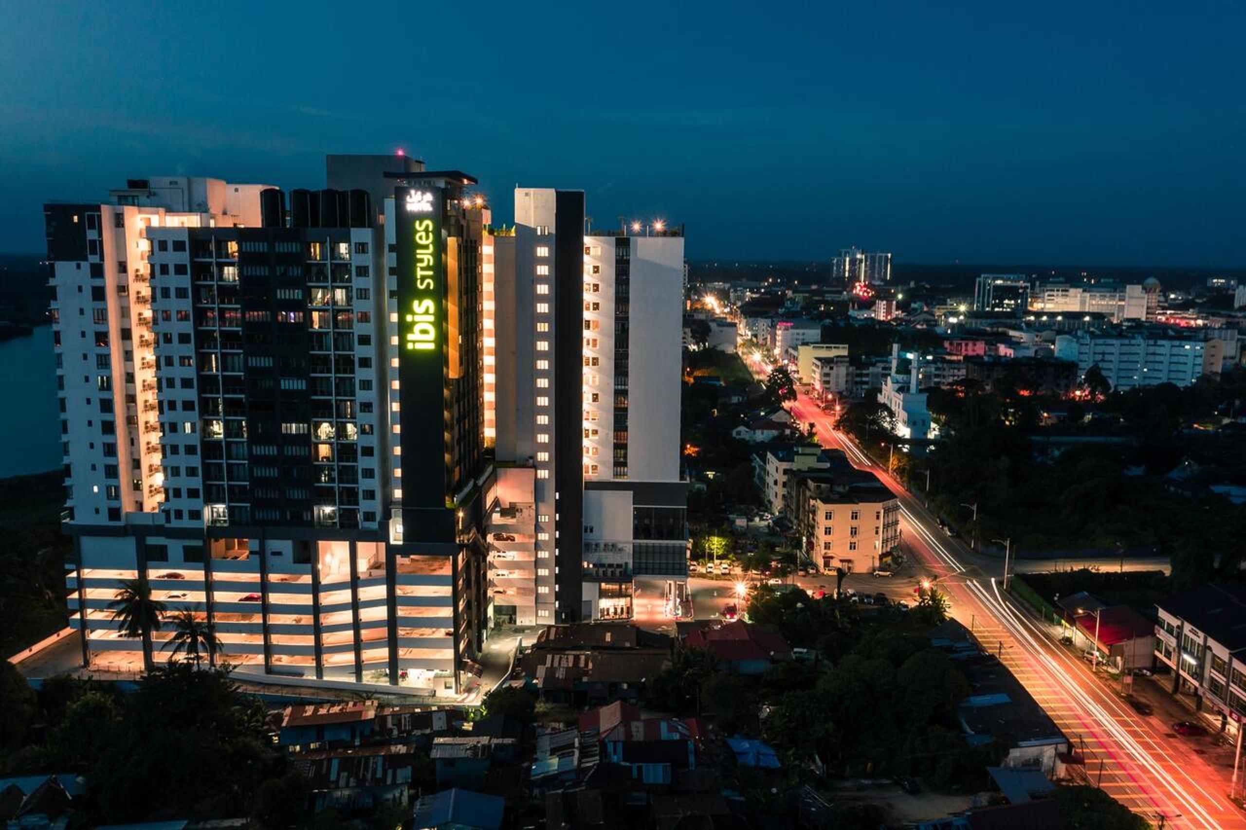 ホテル Ibis Styles コタバル エクステリア 写真